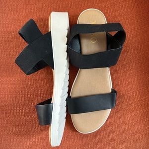 XOXO Black platform sandals - Size 10